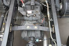 东风柳汽 乘龙M5重卡 220马力 6X2载货车底盘(LZ5200XXYM3CA)