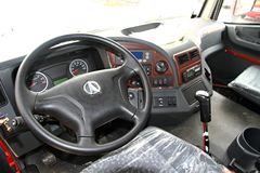 北奔 V3M重卡 轻量化版 375马力 6X4牵引车(ND42507B32J7)
