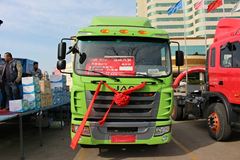 江淮 格尔发K3L中卡 140马力 4X2 LNG港口牵引车(窄体)(HFC4241P1N5C29V)