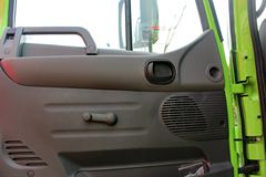 江淮 格尔发K3L中卡 140马力 4X2 LNG港口牵引车(窄体)(HFC4241P1N5C29V)