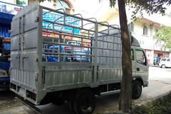 飞碟奥驰 A1系列 95马力 3.3米排半仓栅轻卡(FD5040CCYW16K)