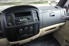 飞碟奥驰 A1系列 95马力 3.3米排半仓栅轻卡(FD5040CCYW16K)