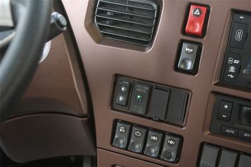 �й����� ˹̫��D7B�ؿ� 340���� 6X4 LNGǣ����ͼƬ