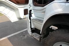 中国重汽 斯太尔D7B重卡 340马力 6X4 LNG牵引车(ZZ4253N3841E1L)