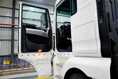 曼(MAN) TGX系列重卡 480马力 6X2R牵引车(型号:28.480)