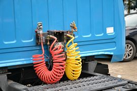 神力L4&nbsp;牵引车外观                                                图片