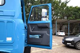 神力L4&nbsp;牵引车驾驶室                                               图片