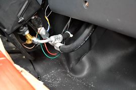 神力L4&nbsp;牵引车驾驶室                                               图片