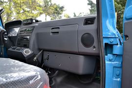 神力L4&nbsp;牵引车驾驶室                                               图片