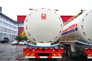 重汽HOWO轻卡底盘&nbsp;粉粒物料运输车外观图片