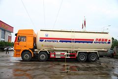 中国重汽 HOKA H7 380马力 8X4 粉粒物料车(华威驰乐牌)(SGZ5311GFLZZ4K)
