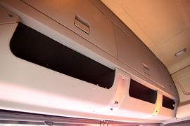 重汽HOWO轻卡底盘&nbsp;粉粒物料运输车驾驶室图片