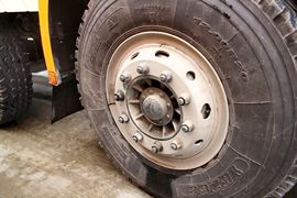 重汽HOWO轻卡底盘&nbsp;粉粒物料运输车底盘图片