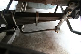 重汽HOWO轻卡底盘&nbsp;粉粒物料运输车底盘图片