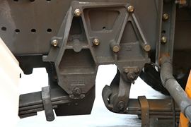 重汽HOWO轻卡底盘&nbsp;粉粒物料运输车底盘图片