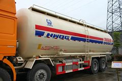 中国重汽 HOKA H7 380马力 8X4 粉粒物料车(华威驰乐牌)(SGZ5311GFLZZ4K)