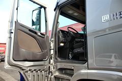 四川现代 创虎XCIENTP520重卡 520马力 6X4 AMT自动挡牵引车(CHM4251KPQ49M)