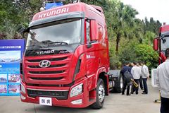 四川现代 创虎XCIENTP440重卡 轻量化版 440马力 6X4牵引车(CHM4251KPQ49M)