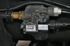 四川现代 创虎XCIENTP440重卡 轻量化版 440马力 6X4牵引车(CHM4251KPQ49M)