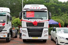 中国重汽 汕德卡SITRAK C7H重卡 400马力 6X4牵引车(ZZ4256V324HD1B)