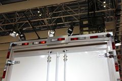 一汽解放 J6L中卡 180马力 4X2厢式载货车(CA5160XYKP62K1L3A2E4)