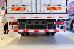 中国重汽 HOWO T5G中卡 180马力 4X2 6.92米厢式载货车(ZZ5167XXYK501GE1)
