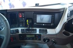 东风柳汽 乘龙H7重卡 旗舰版 400马力 6X4牵引车(LZ4251QDCA)