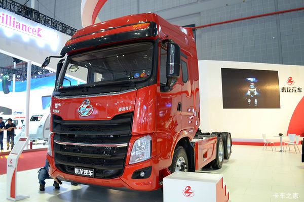 东风柳汽 乘龙H7重卡 450马力 6X2牵引车(后提升桥)