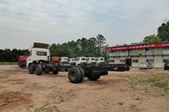 东风特商 中卡 210马力 6X2 9.6米厢式载货车(EQ5253XXYF1)