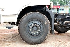 东风特商 中卡 210马力 6X2 9.6米厢式载货车(EQ5253XXYF1)