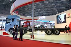 东风柳汽 乘龙H7重卡 320马力 8X4载货车底盘(豪华版)(LZ1311QELAT)