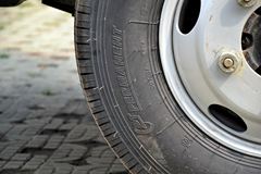 金杯 运盈M系列 129马力 4X2 4.23米单排厢式轻卡底盘(SY5040XXYD-V1)