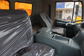 华菱M5&nbsp;自卸车驾驶室                                               图片