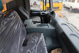 华菱M5&nbsp;自卸车驾驶室                                               图片