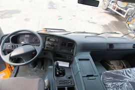 华菱M5&nbsp;自卸车驾驶室                                               图片