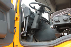 华菱 重卡 300马力 6X4 5.6米自卸车(HN3250B34C6M4)