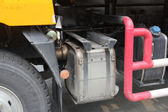 华菱 重卡 300马力 6X4 5.6米自卸车(HN3250B34C6M4)