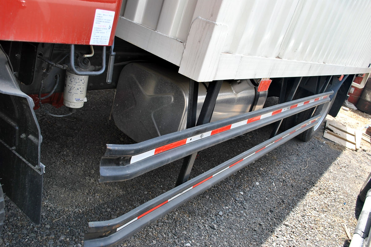  ŷ5ϵп 170 4X2 6.2ʽػ(BJ5139XXY-F2)װ                                                
