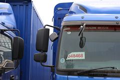 福田 欧马可5系中卡 170马力 4X2 7.8米仓栅式载货车(BJ5169XXY-F2)