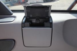 东风天锦&nbsp;随车吊驾驶室图片