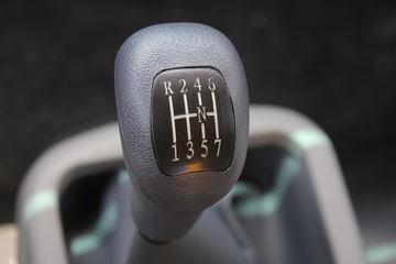 �������ó� ��� 180���� 4X2 6.3���泵��(ʯú��)ͼƬ