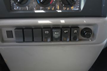 �������ó� ��� 180���� 4X2 6.3���泵��(ʯú��)ͼƬ