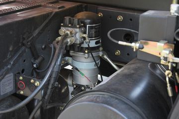 �������ó� ��� 180���� 4X2 6.3���泵��(ʯú��)ͼƬ