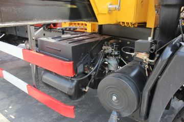 �������ó� ��� 180���� 4X2 6.3���泵��(ʯú��)ͼƬ