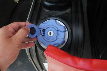 �������ó� ��� 180���� 4X2 6.3���泵��(ʯú��)ͼƬ