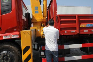 �������ó� ��� 180���� 4X2 6.3���泵��(ʯú��)ͼƬ