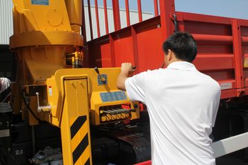 �������ó� ��� 180���� 4X2 6.3���泵��(ʯú��)ͼƬ