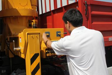 �������ó� ��� 180���� 4X2 6.3���泵��(ʯú��)ͼƬ