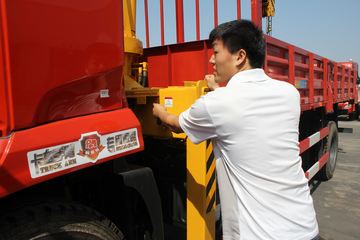 �������ó� ��� 180���� 4X2 6.3���泵��(ʯú��)ͼƬ