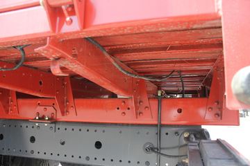 �������ó� ��� 180���� 4X2 6.3���泵��(ʯú��)ͼƬ